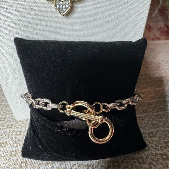 Elegant Gold and Silver Jewelry Set - Picture 4 of 5